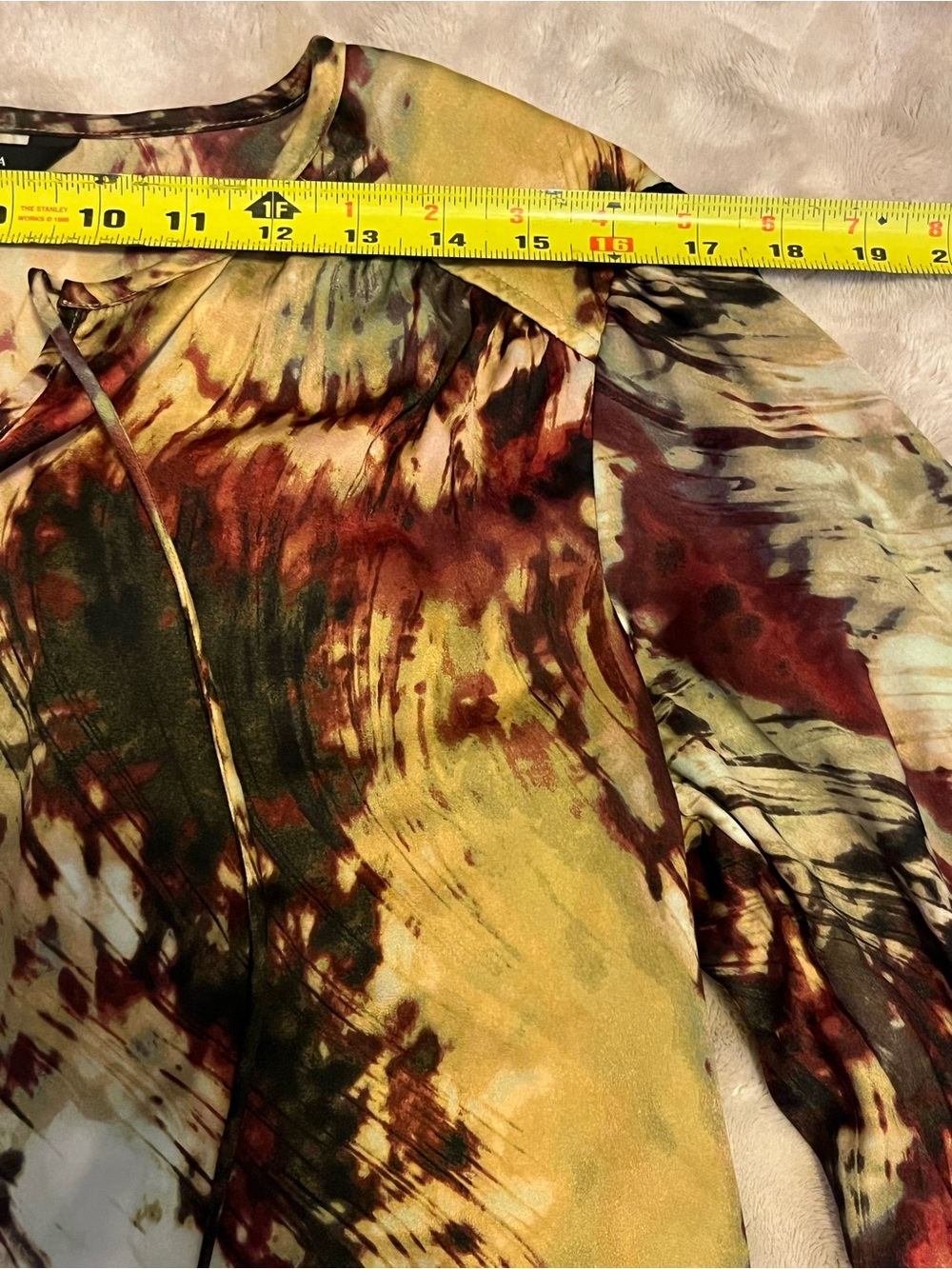 Simply Vera Vera Wang Abstract Watercolor Tie Neck Blouse Medium - Picture 7 of 15